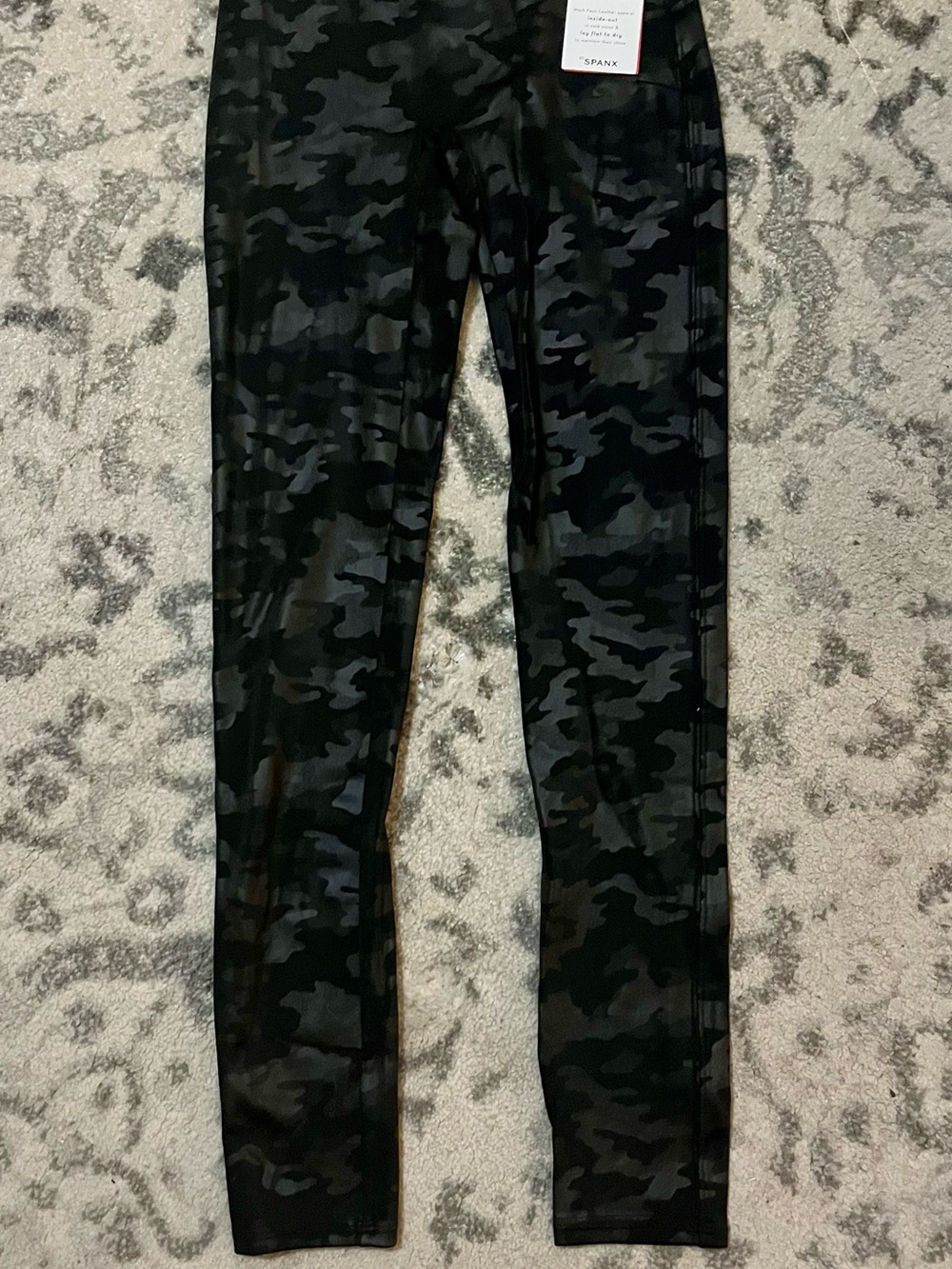 SPANX Women’s Black & Charcoal Camo Leggings